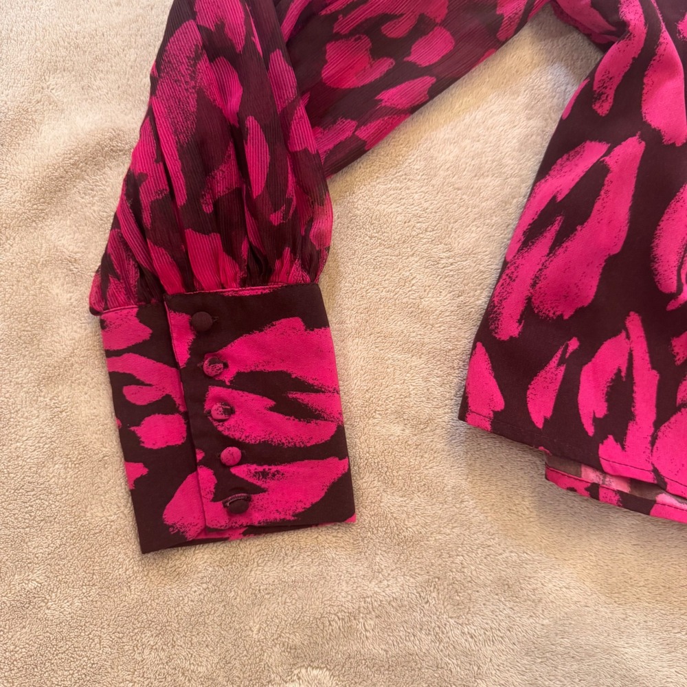 Chic Floral Glam Bow Blouse Sheer Sleeve Abstract Animal Blouse Mob Wife Sz M - Picture 6 of 11